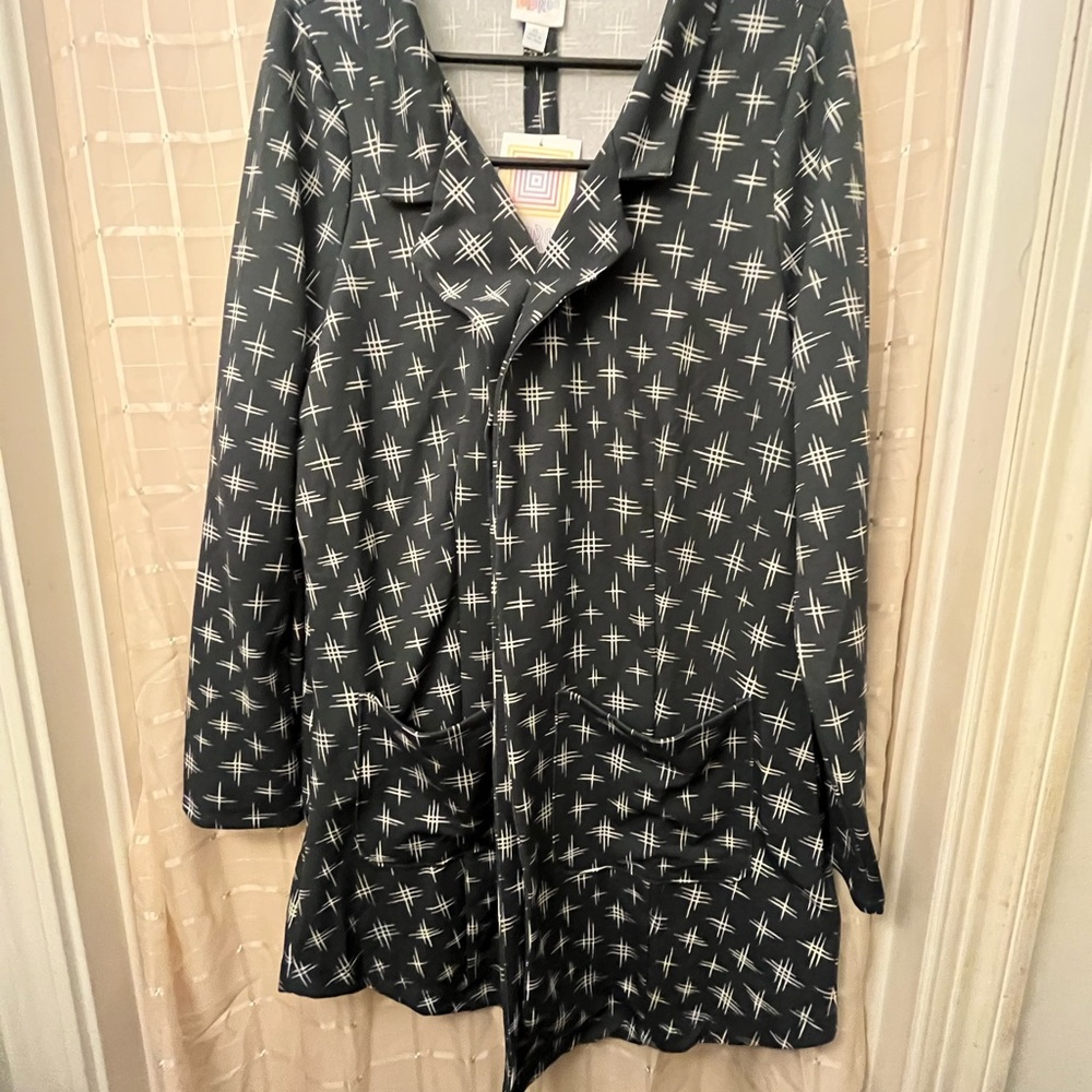 LuLaRoe New Gwen Blazer for business or casual wear.